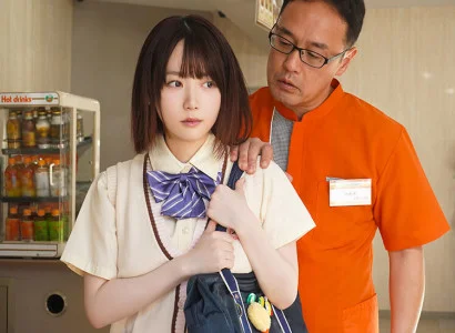 Người đàn ông quản lý xử lý hành vi lấy trộm đồ của em gái trong cửa hàng